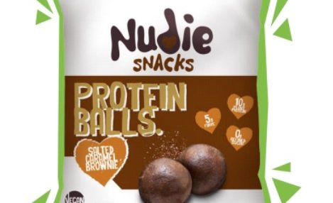 Mjólk í Nudie Snacks Protein Balls – Salted Carmel Brownie